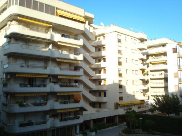 Apartamentos Arquus Center Salou Exterior photo